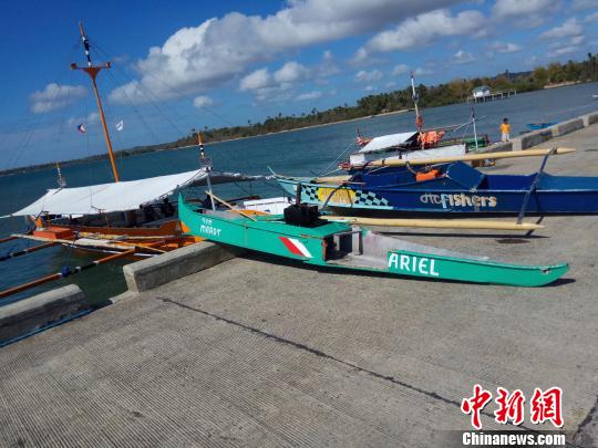 圖為被救助的菲律賓漁民的漁船。 中交公路規(guī)劃設計院有限公司 攝